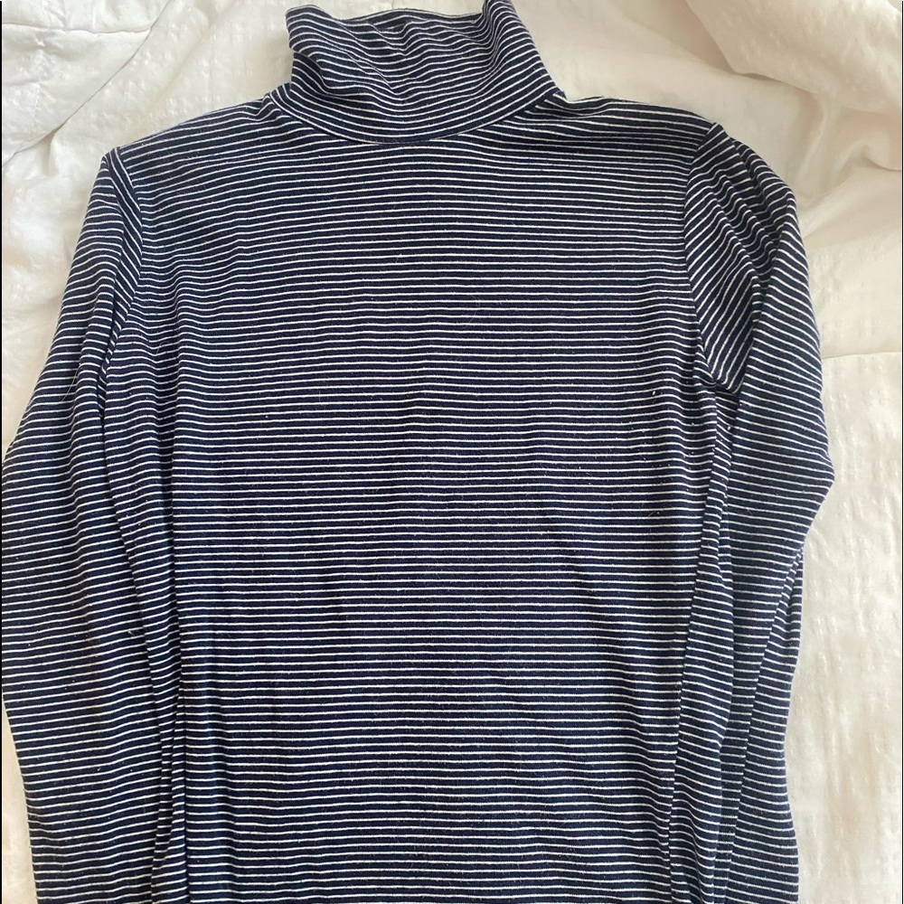 BRANDY MELVILLE LONGSLEEVE TURTLENECK
